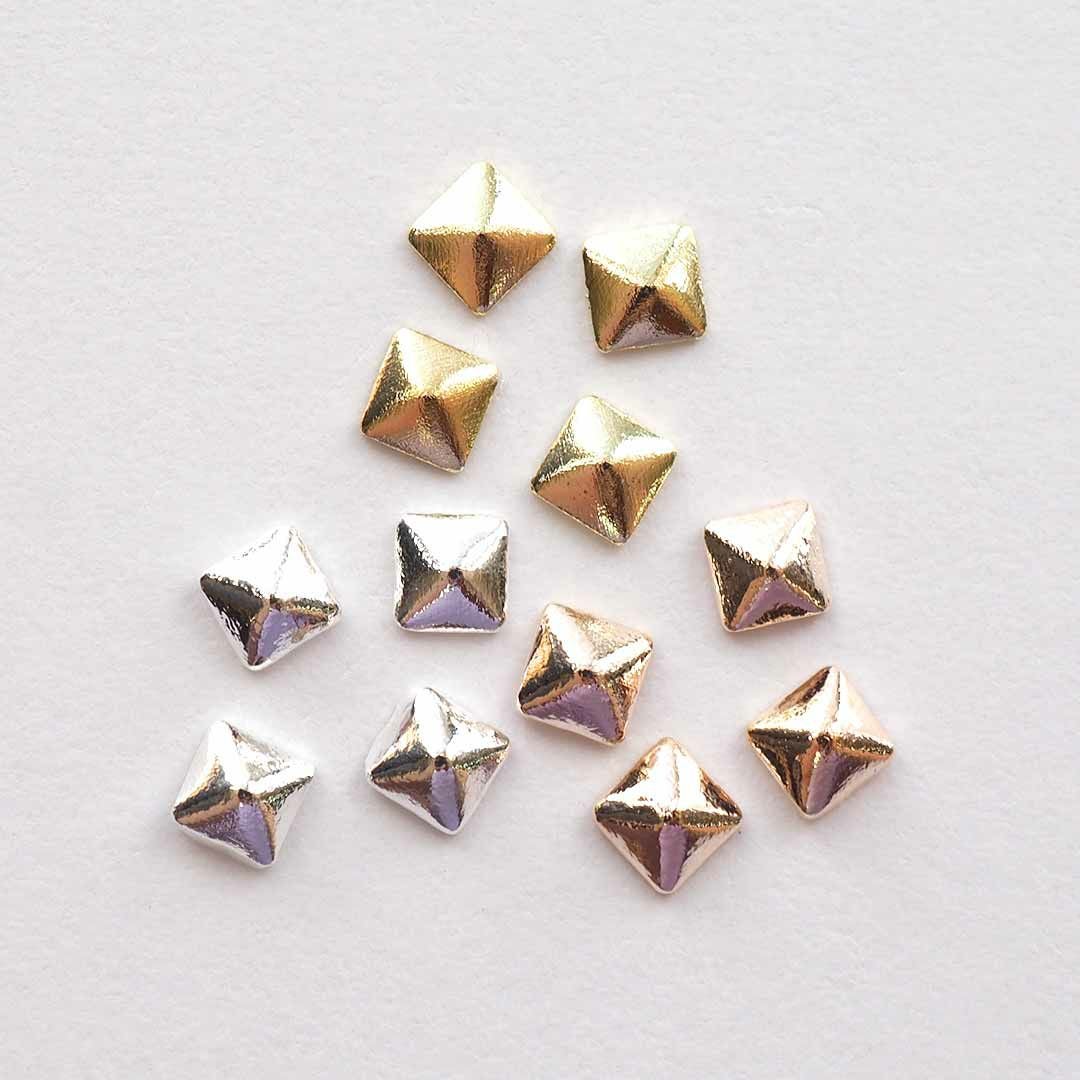 スタッズスクエア 約2.0×2.0mm 約50個入り | BLAZE【ブレイズ】 ネイル