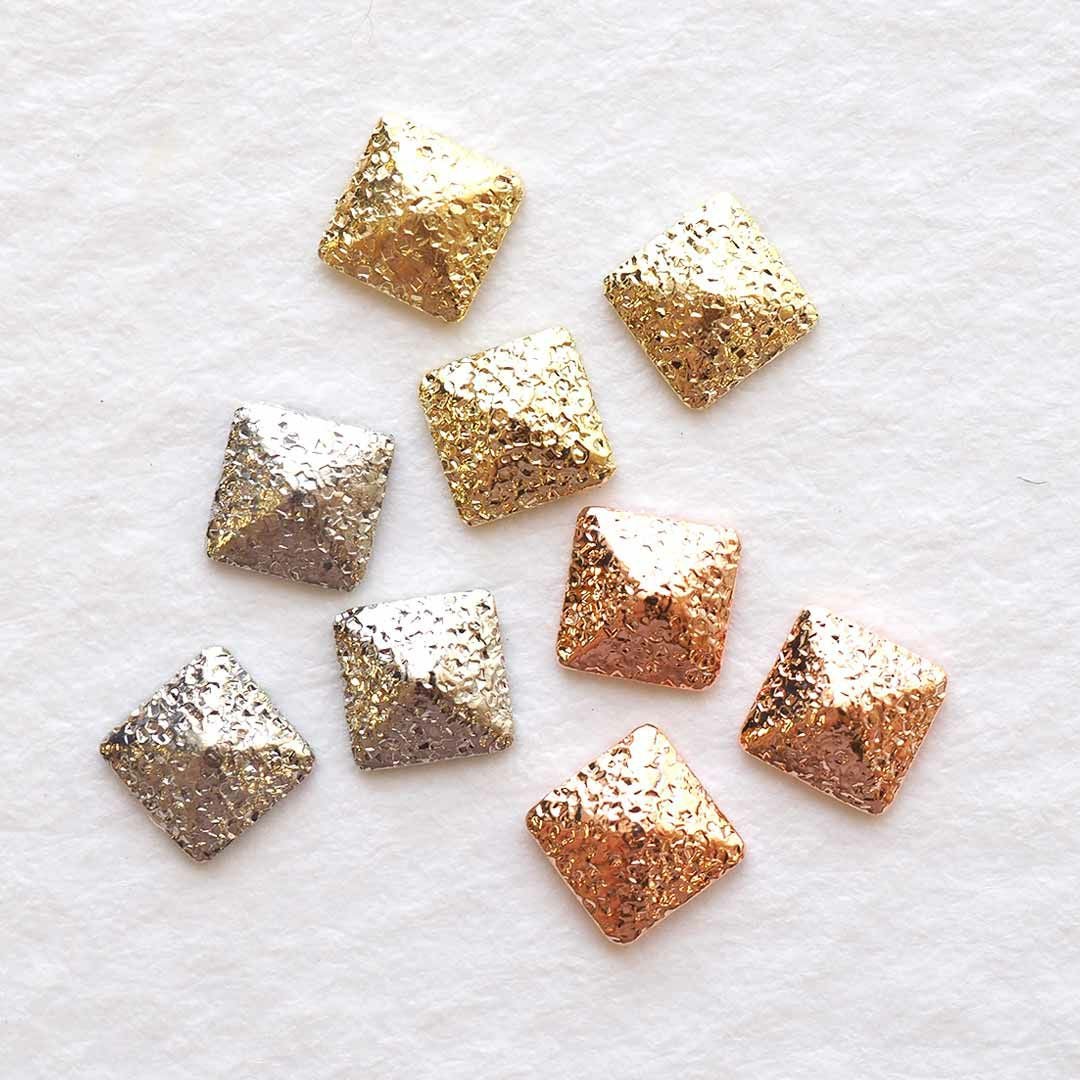 スタッズスクエア 約2.0×2.0mm 約50個入り | BLAZE【ブレイズ】 ネイル
